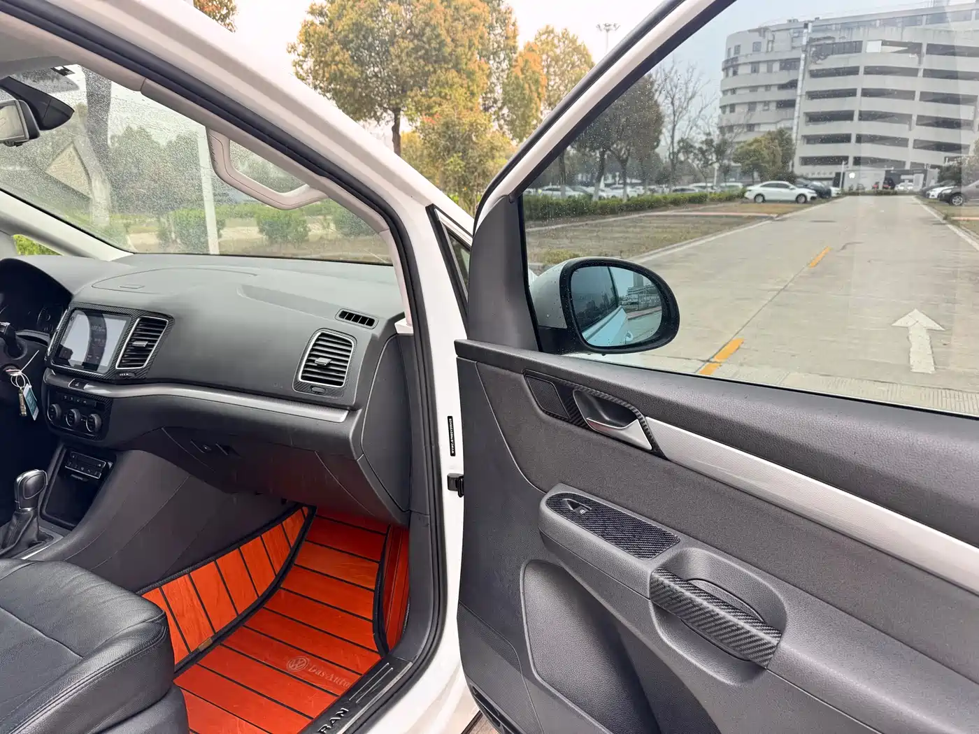 Volkswagen Sharan 2015 1.8TSI Comfort фото 7