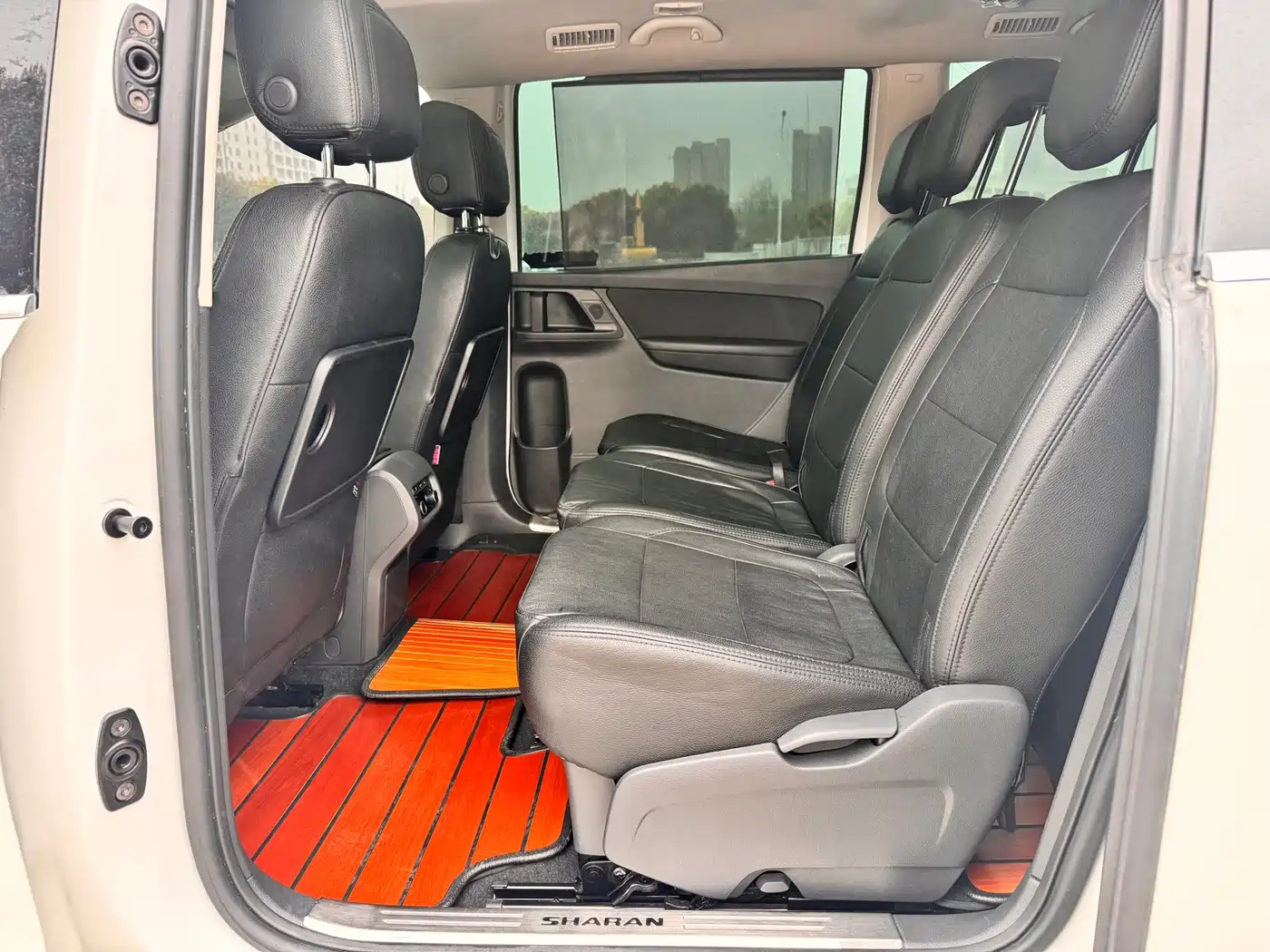 Volkswagen Sharan 2015 1.8TSI Comfort фото 12
