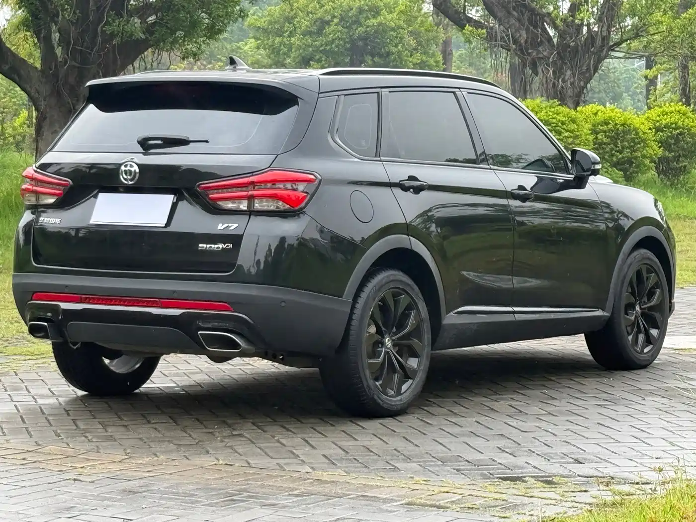 Zhonghua V7 2020 2019 300T Automatic Premium 5-seater