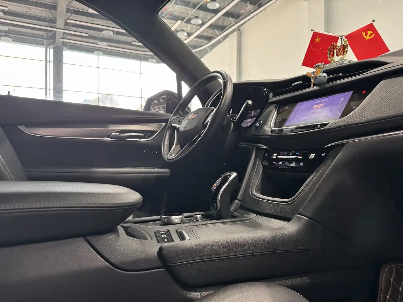 Photo 13 - Cadillac XT6
