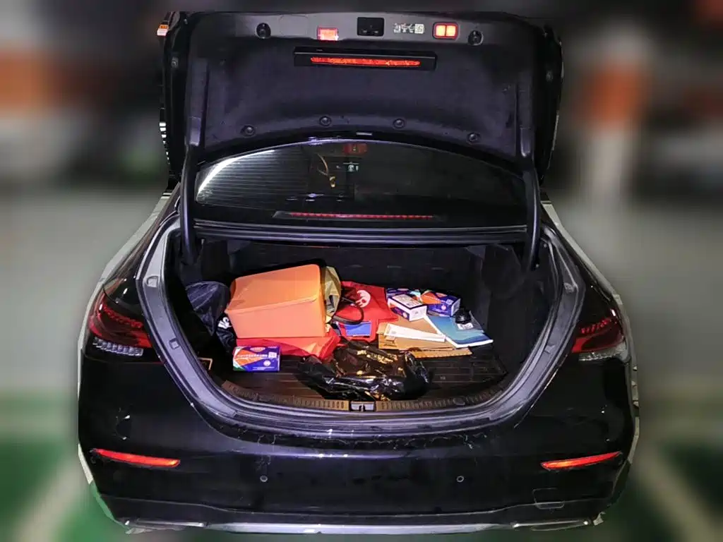Mercedes-Benz E-Class, миниатюра 5