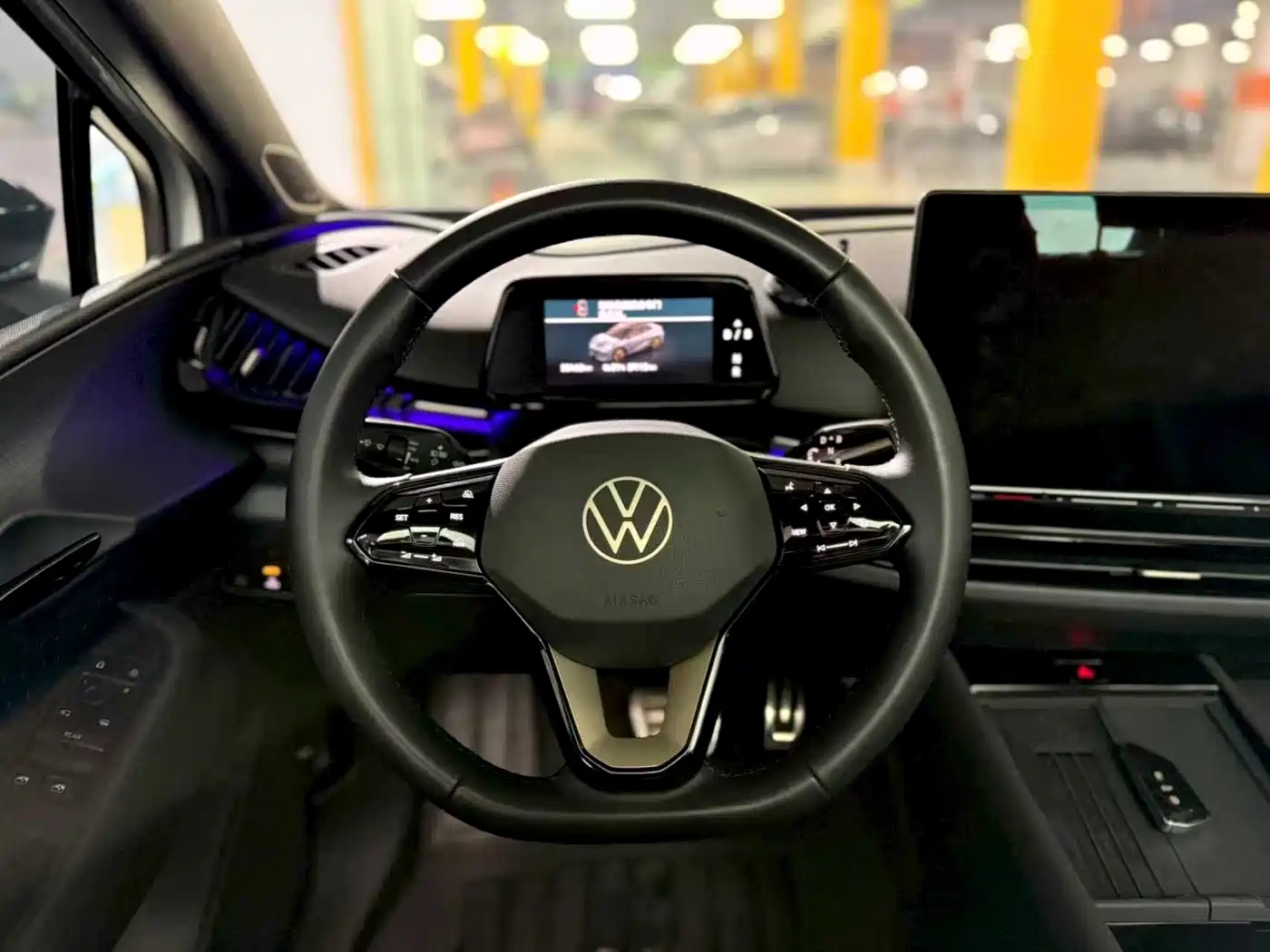 VOLKSWAGEN WITH THE CROWD 06