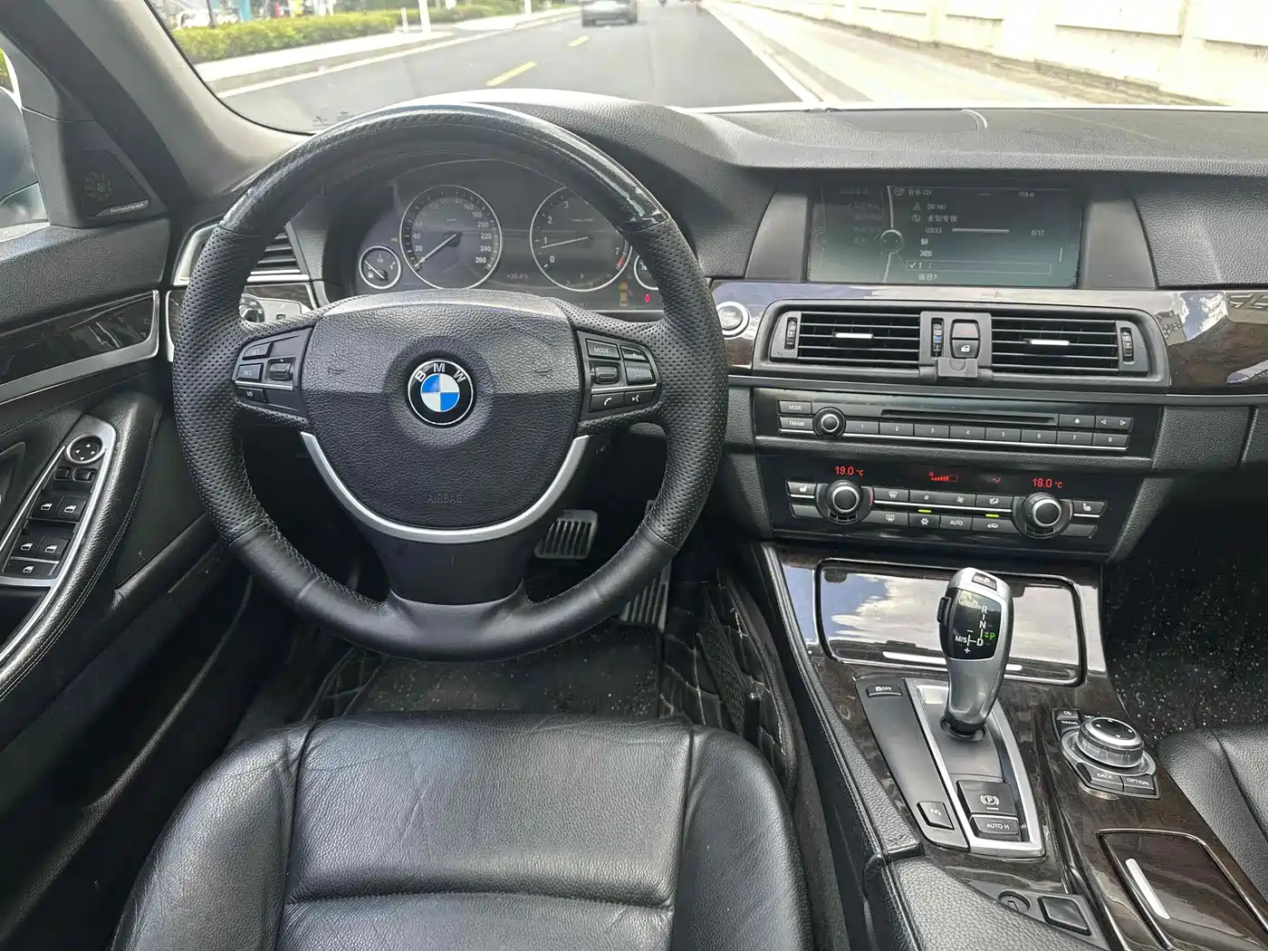 BMW 5 Series 2011 523Li Luxury фото 11