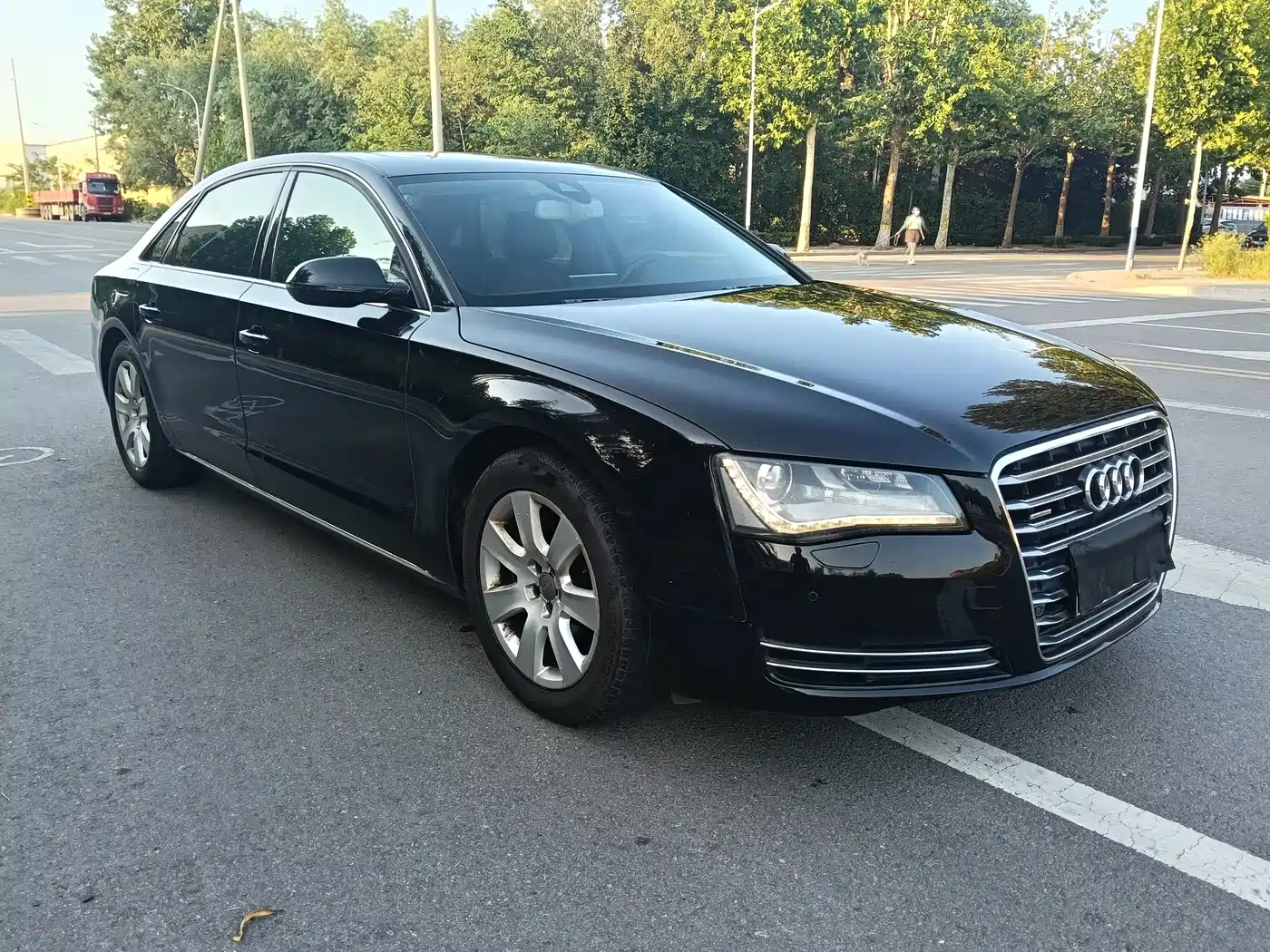 Фото 3 - Audi A8