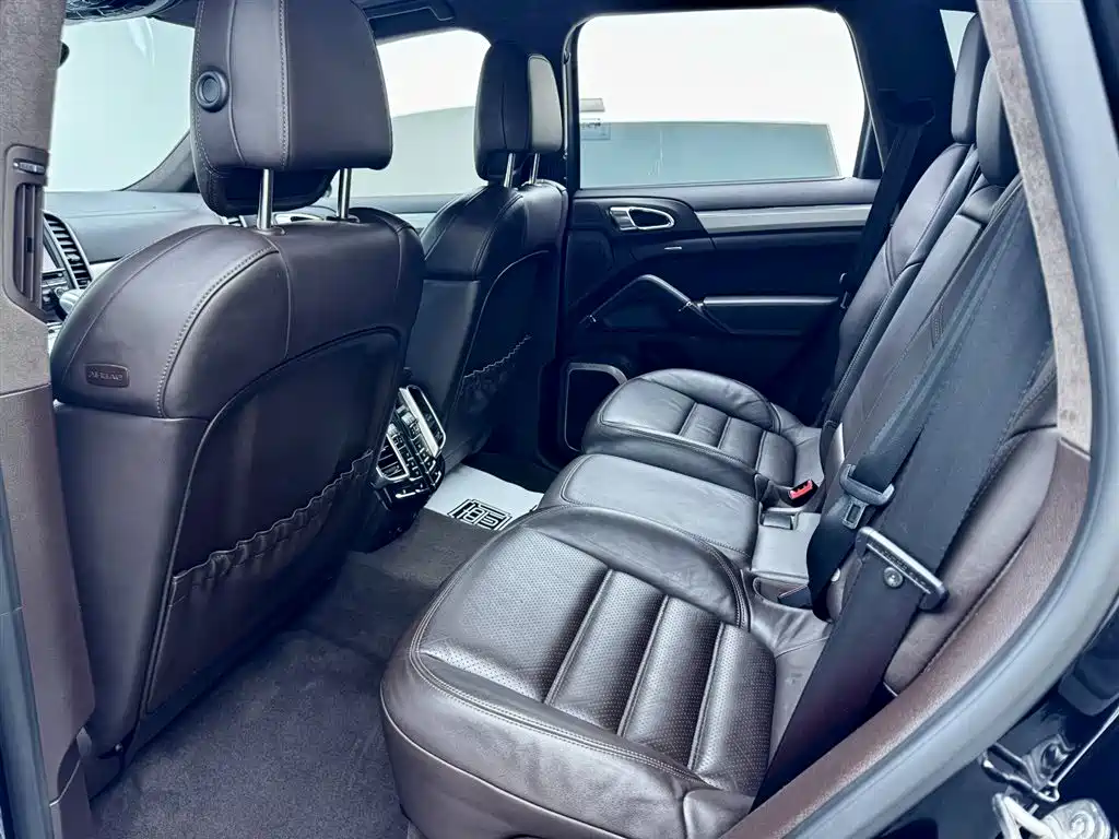 Porsche Cayenne 2011 Cayenne Turbo 4.8T фото 22