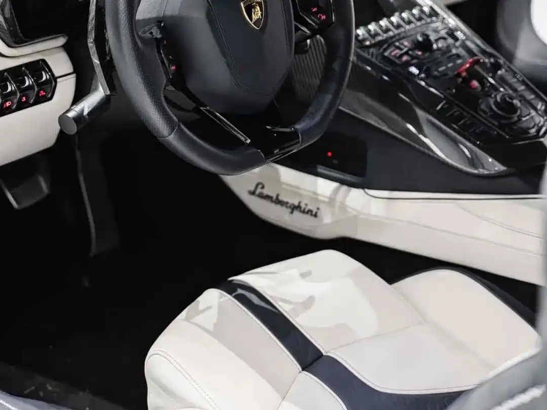 Lamborghini Aventador 2011 LP 700-4 фото 4