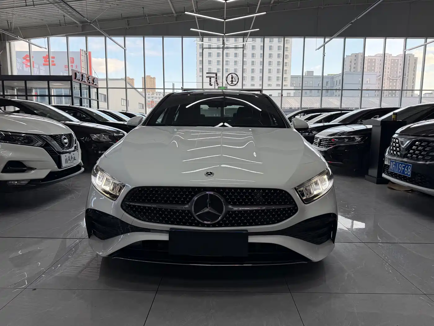 Mercedes-Benz A-Class 2023 A 180 L фото 2