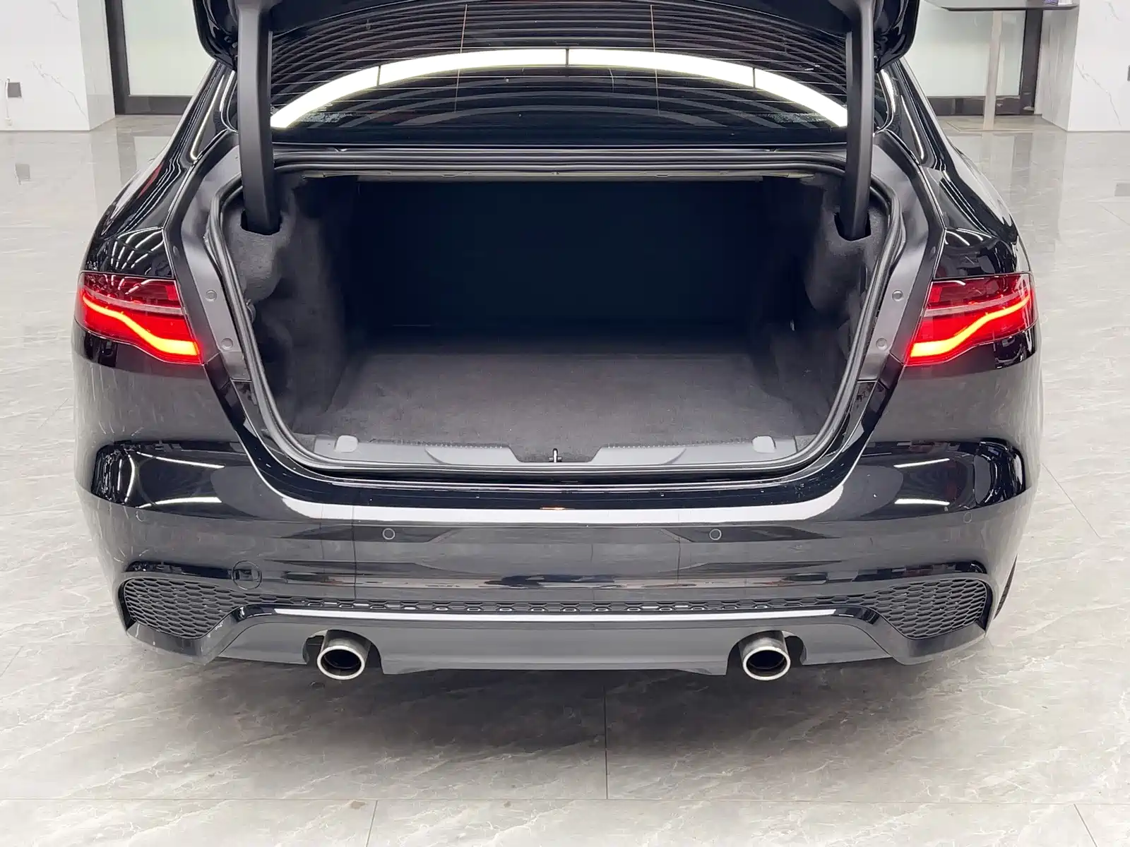 Photo 26 - Jaguar XEL