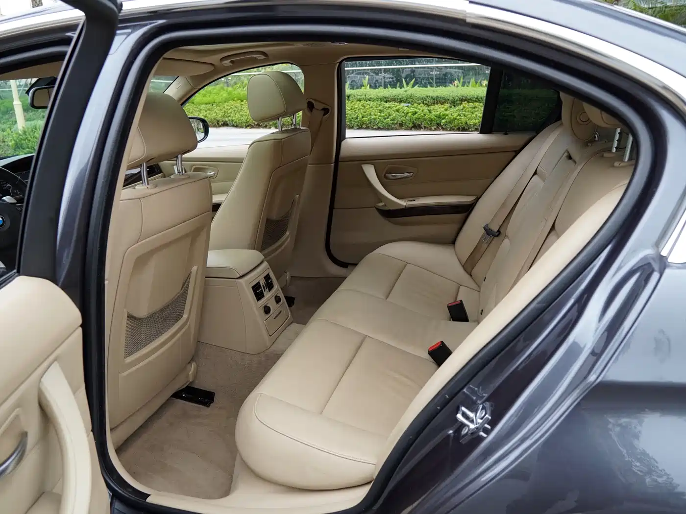 BMW 3 Series 2009 325i Luxury фото 6