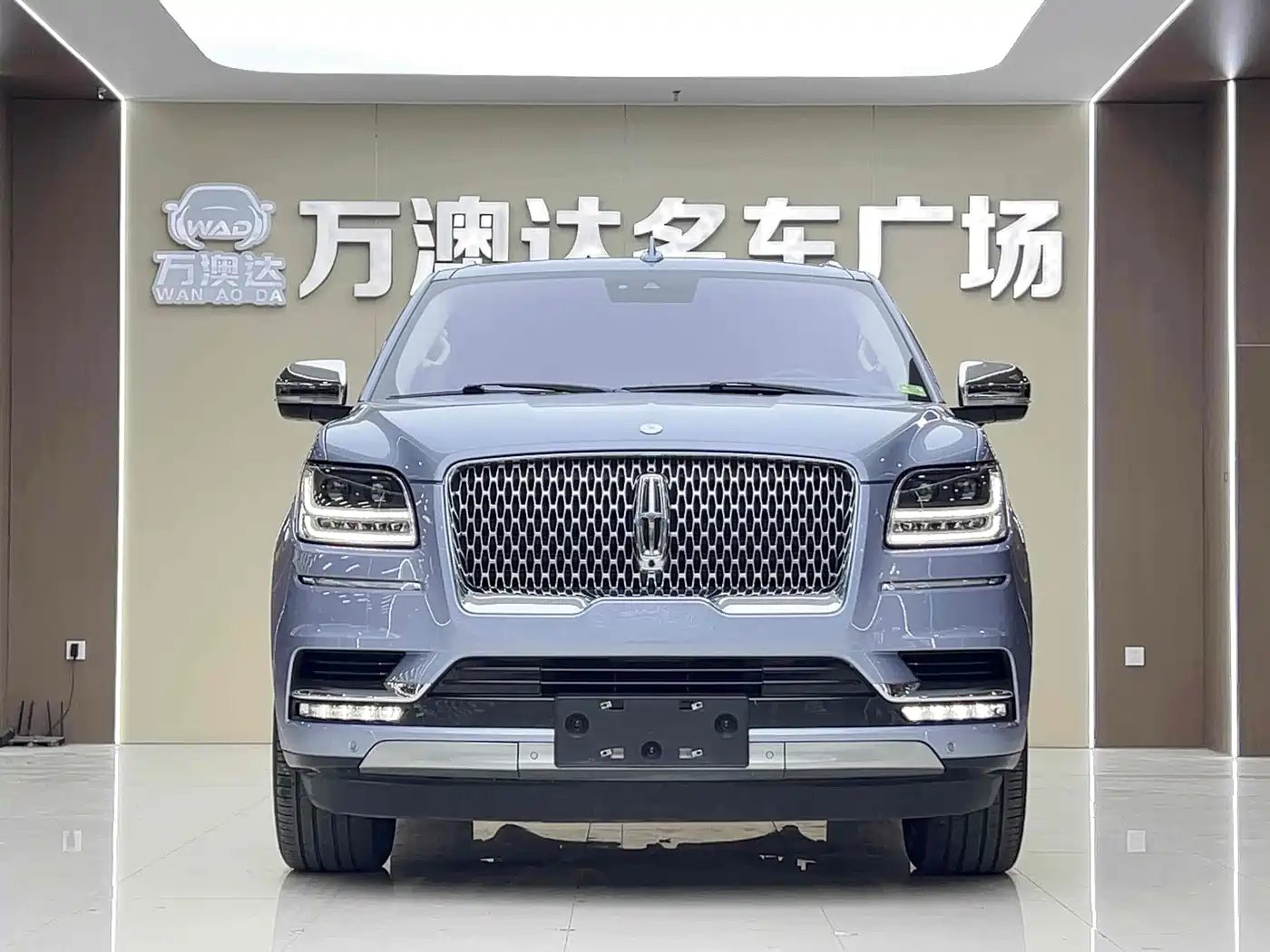 Photo 2 - Lincoln Navigator