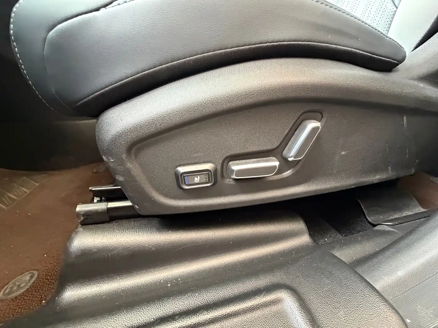 Photo 10 - Geely Boyue L