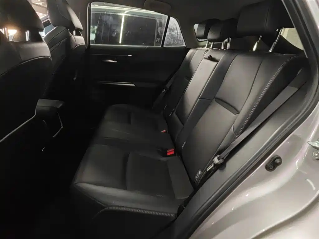 Toyota Venza 2023 2.0L CVT FWD Premium фото 14