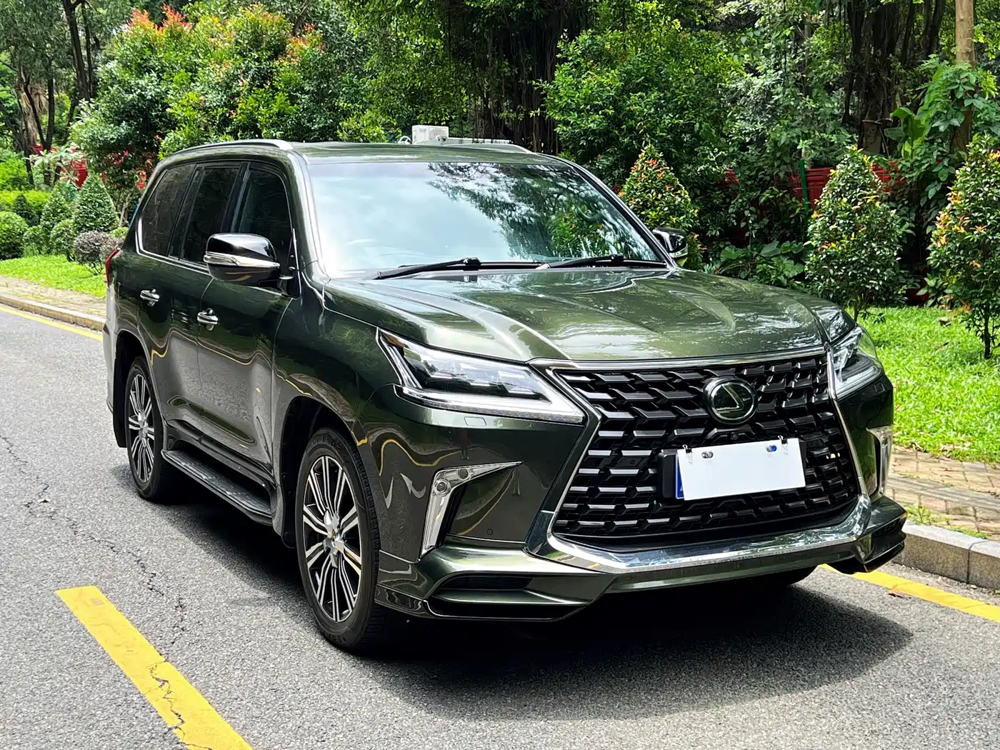 Lexus LX 2022