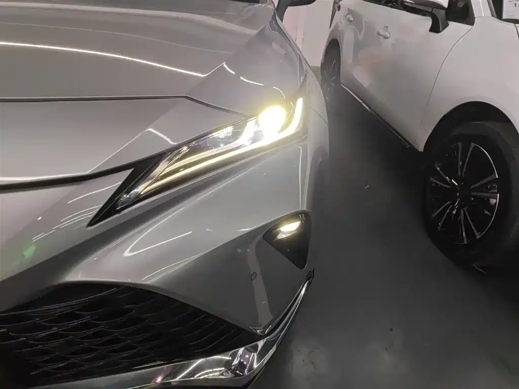 Toyota Venza 2023 2.0L CVT FWD Premium фото 15