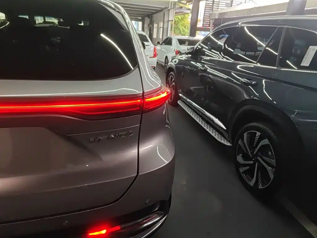 Toyota Venza 2023 2.0L CVT FWD Premium фото 24