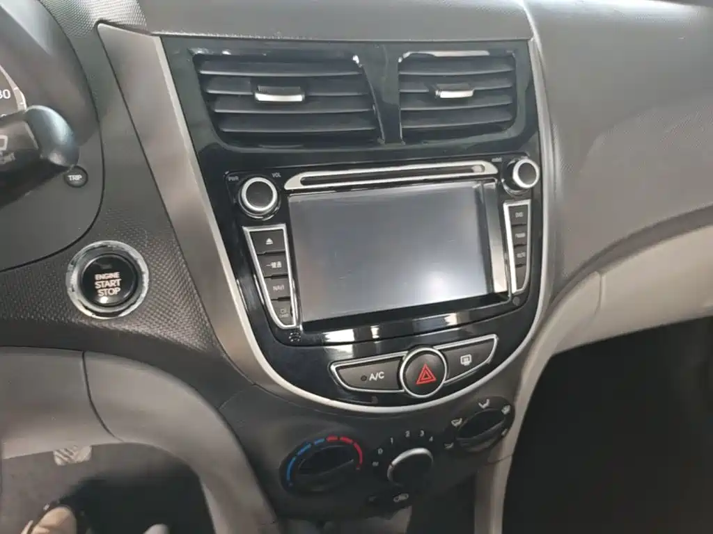 Фото 13 - Hyundai Verna