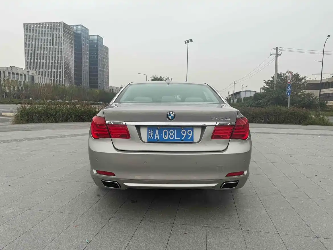 BMW 7 Series 2009 740Li Luxury фото 16