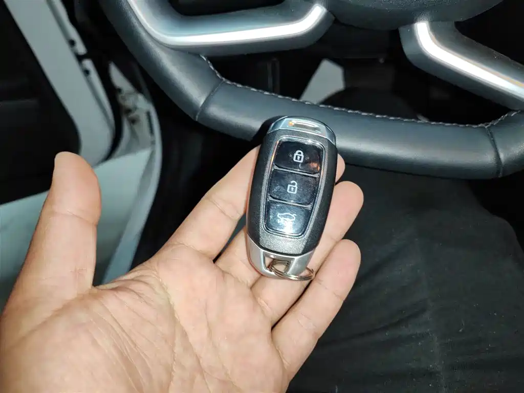 Hyundai Elantra 2023 Model 1.5L CVT LUX Premium Edition фото 18