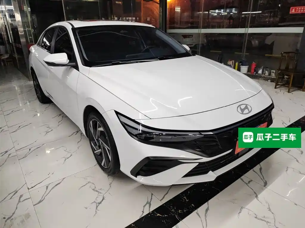 Hyundai Elantra 2023 Model 1.5L CVT LUX Premium Edition фото 23