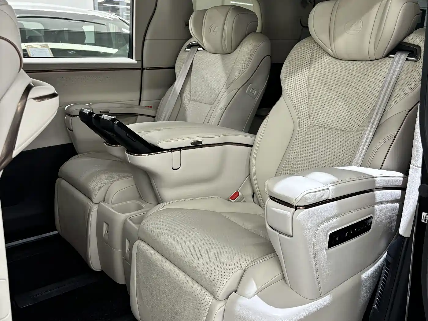 Lexus LM 2024 2023 500h 6-Seater Prestige Edition