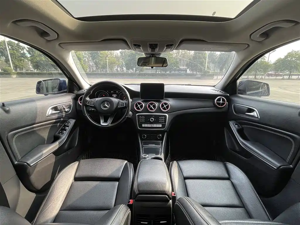 Mercedes-Benz GLA 2018 GLA 200 Dynamic фото 24
