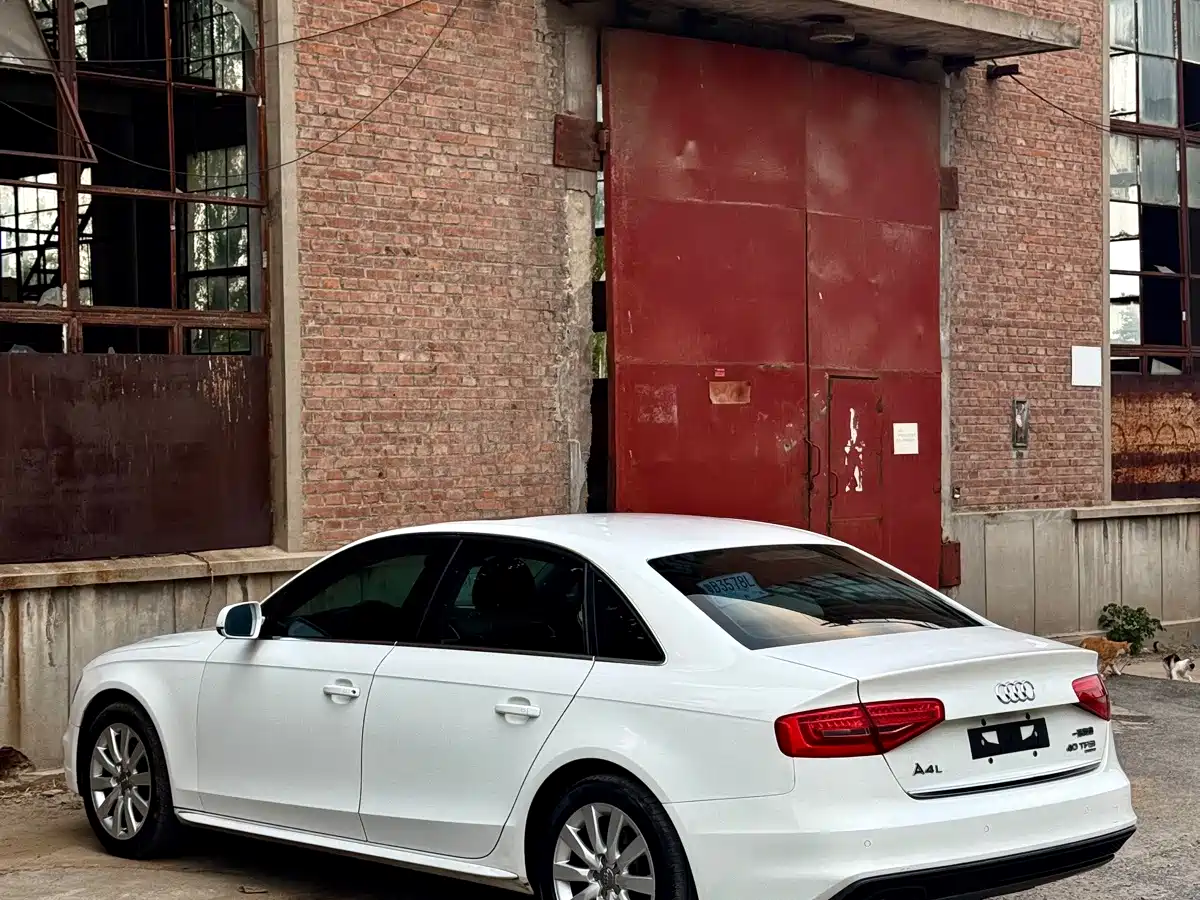 Photo 9 - Audi A4L