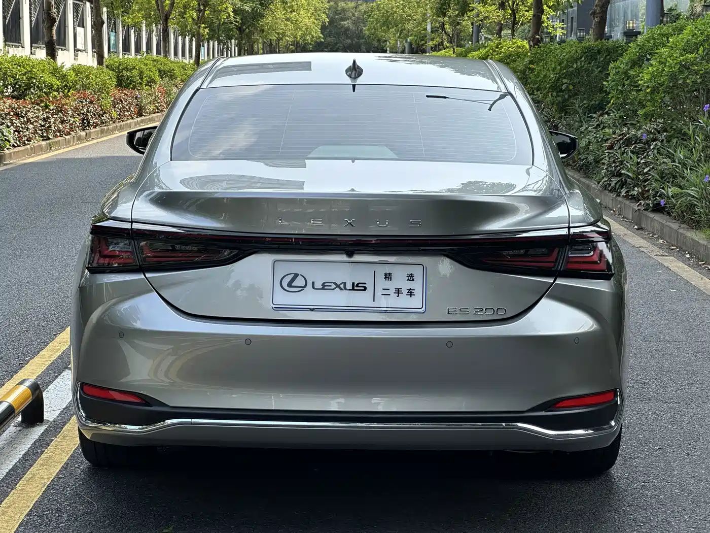 Lexus ES 2026 2025 200 Ultimate Edition