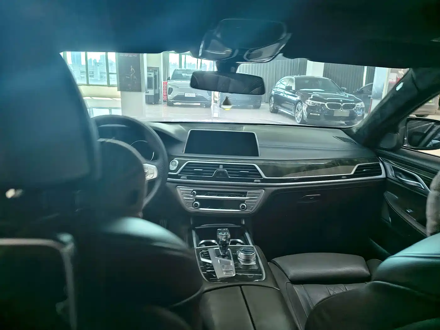 Photo 9 - BMW 7 Series