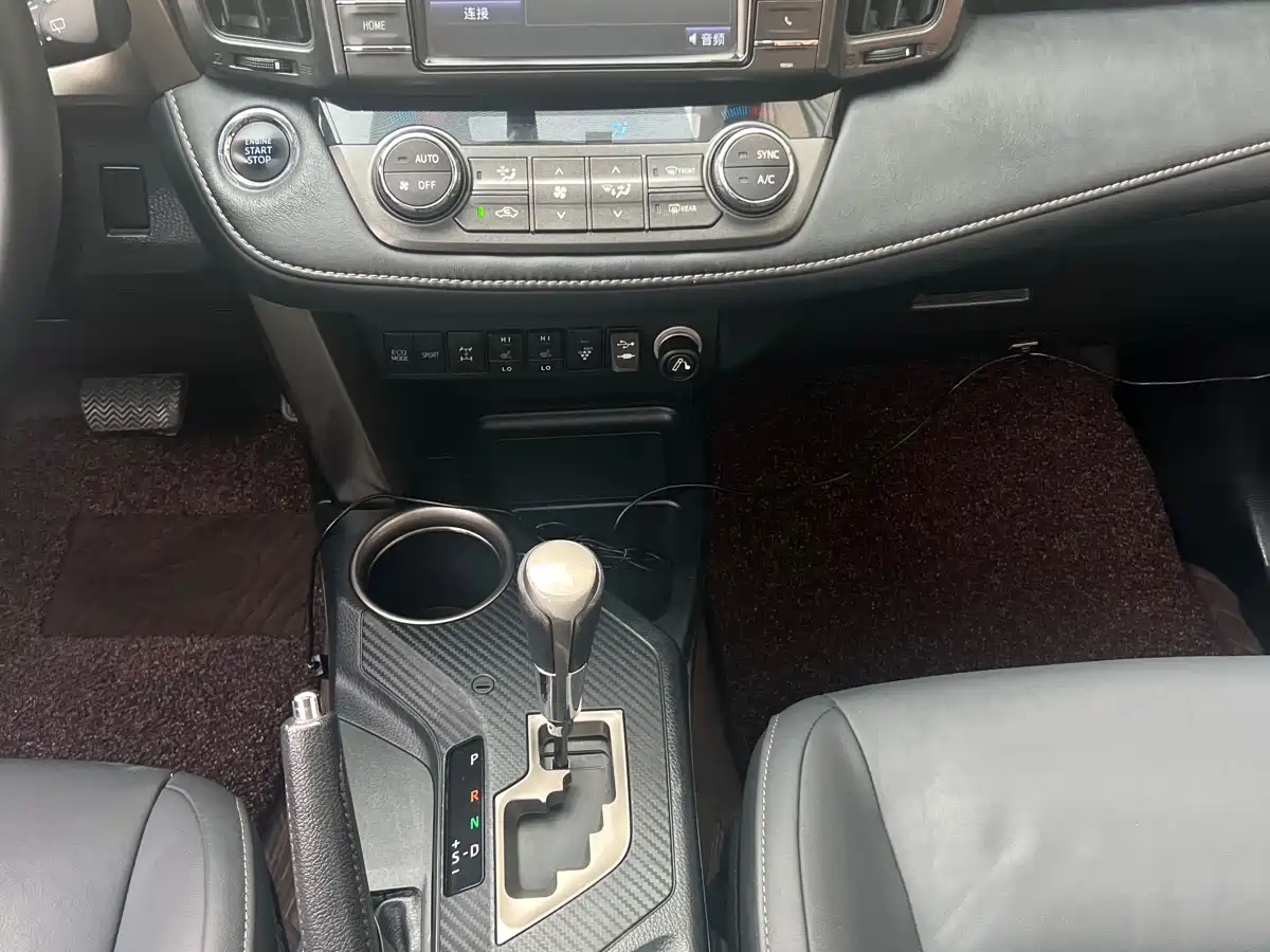 Toyota RAV4 Rongfang 2015 2.5L Automatic 4WD Luxury Edition фото 19
