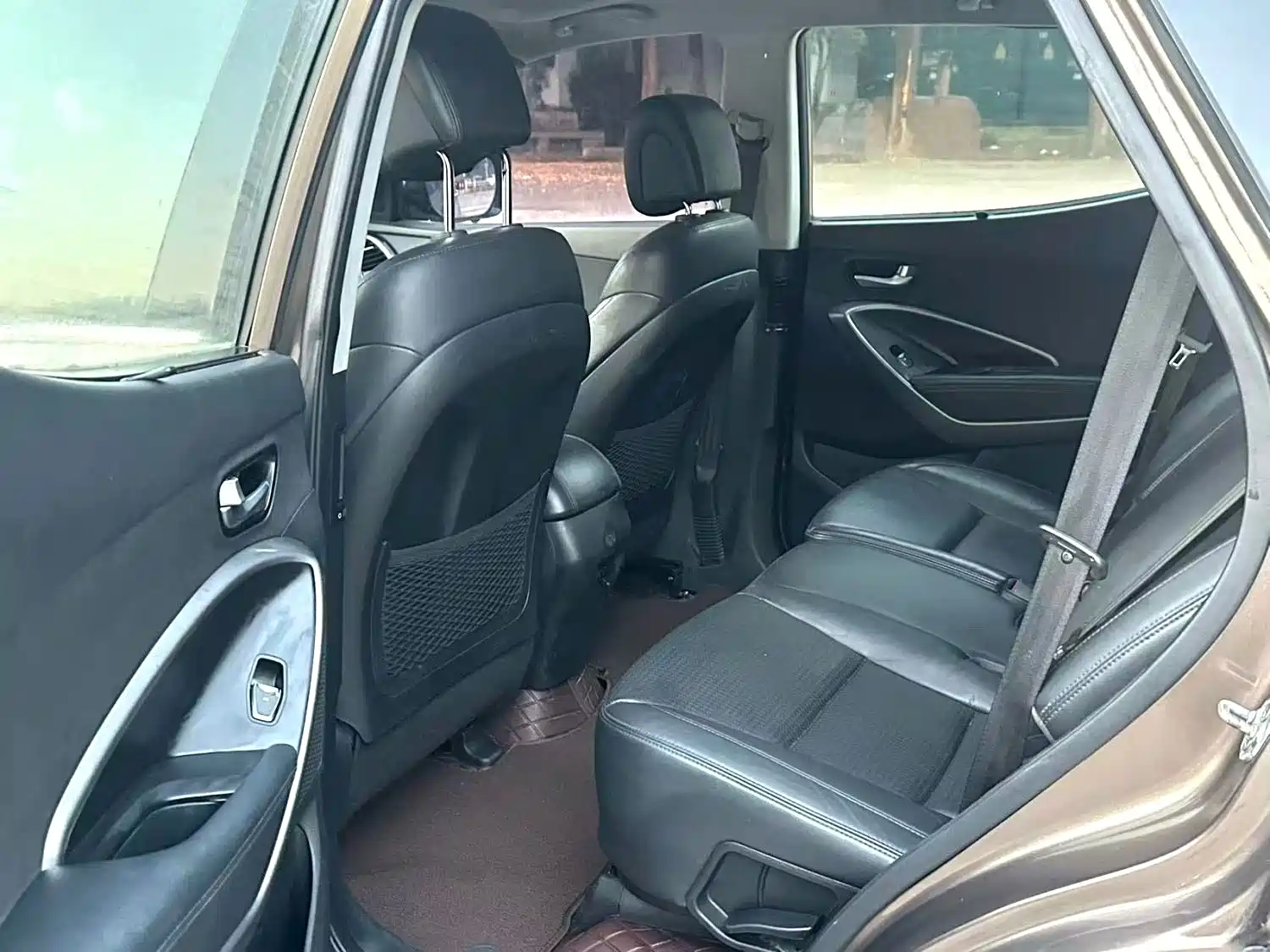 Photo 6 - Hyundai Santa Fe