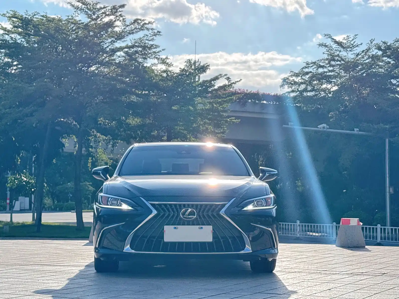 Фото 2 - Lexus ES