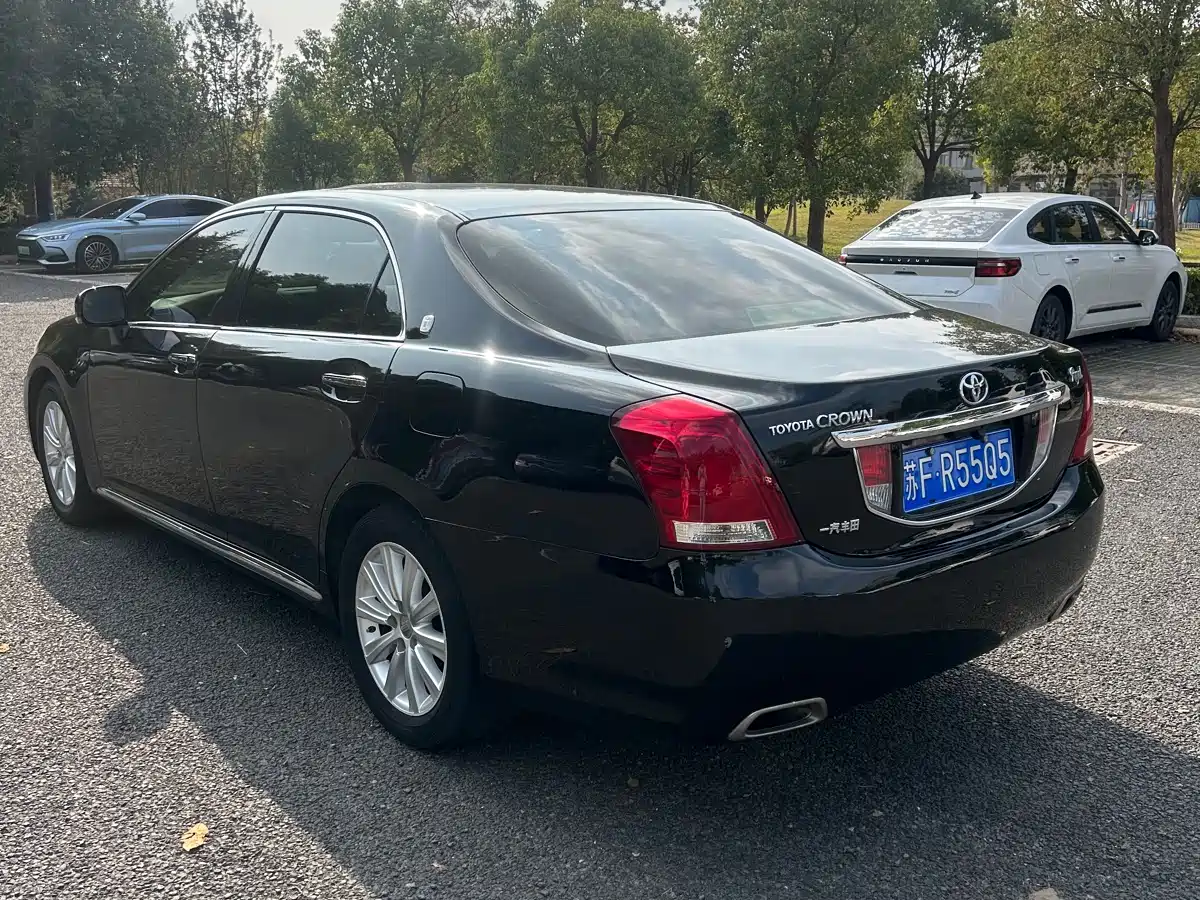 Toyota Crown 2011 2.5L Royal Leather Sunroof Special Edition фото 4