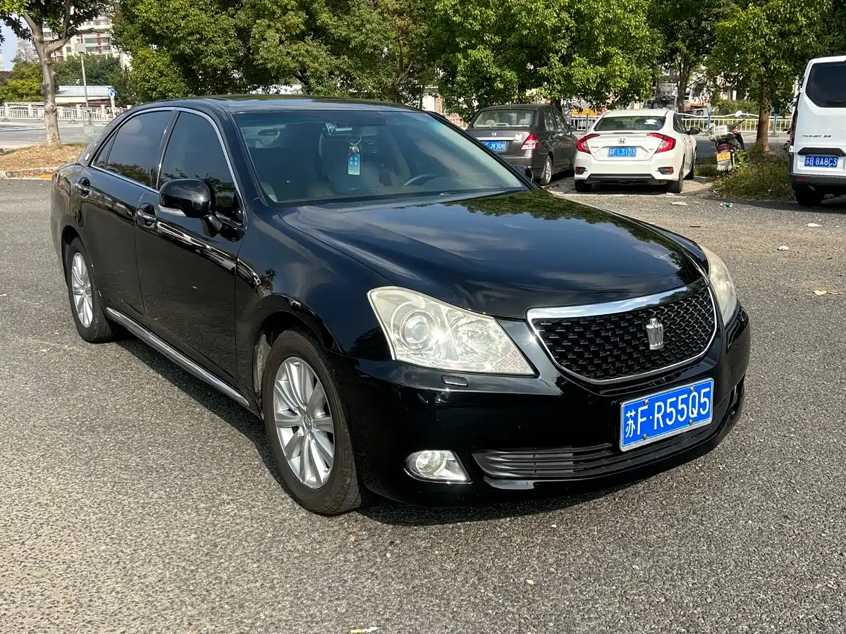 Toyota Crown 2011 2.5L Royal Leather Sunroof Special Edition фото 2