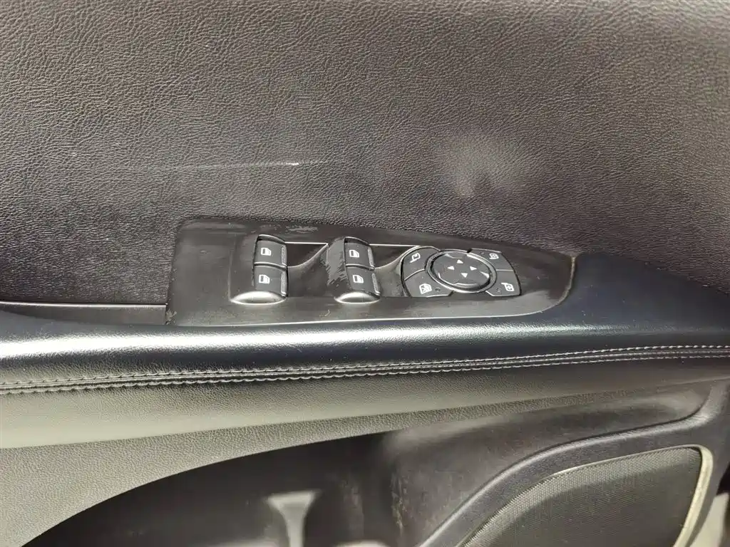 LINCOLN NAVIGATOR (IMPORT)