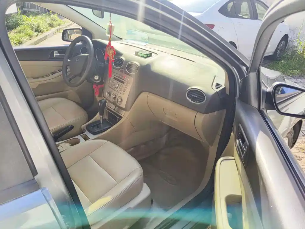 Ford Focus 2011 2011 Sedan 1.8L Automatic Fashion