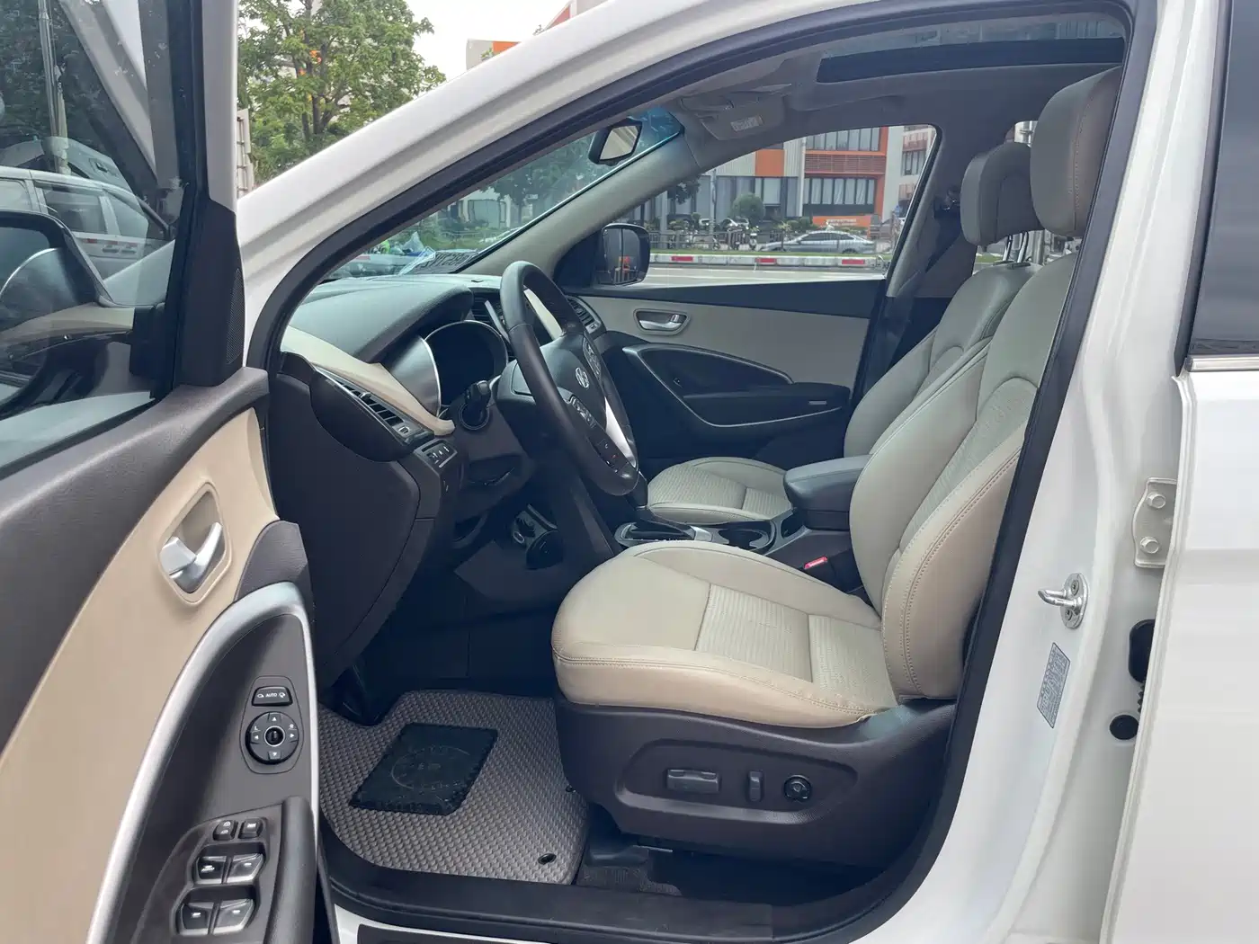 Hyundai Santa Fe 2014 2013 Model 2.4L Automatic 2WD Smart