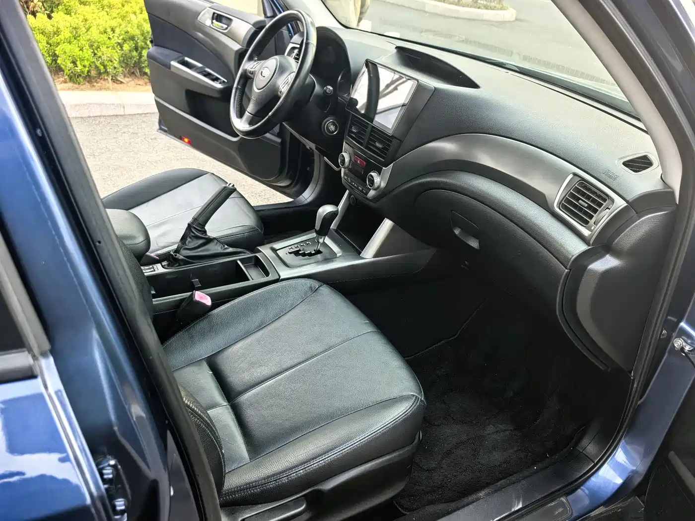 Subaru Forester 2011 2.5XS Automatic Luxury Edition фото 14
