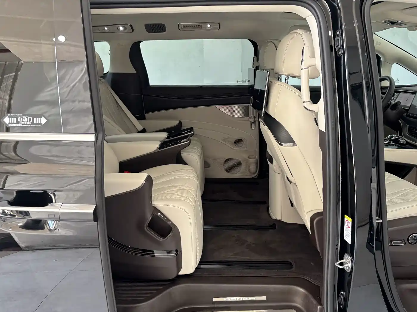 Denza D9 2025 2025 Model DM-i Smart Drive Edition 1020 AWD Flagship
