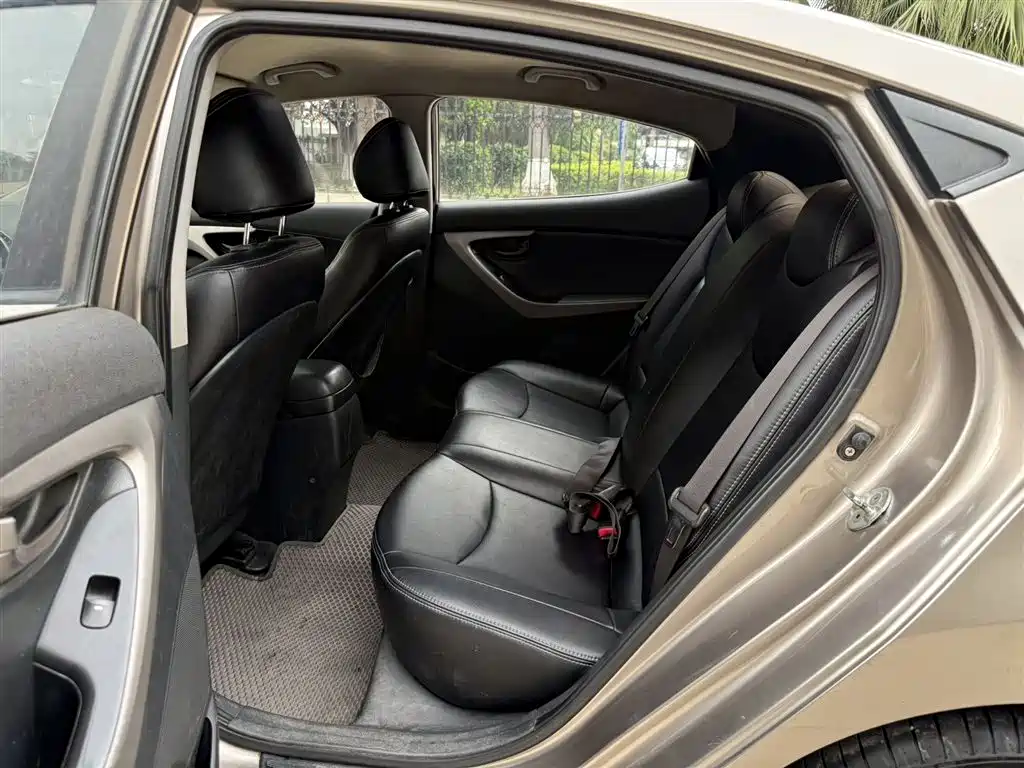 Hyundai Langdong 2012 1.6L Automatic Fashion фото 5