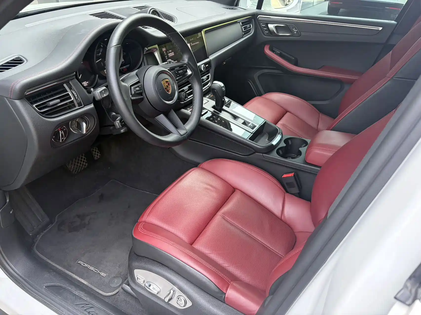 Фото 13 - Porsche Macan