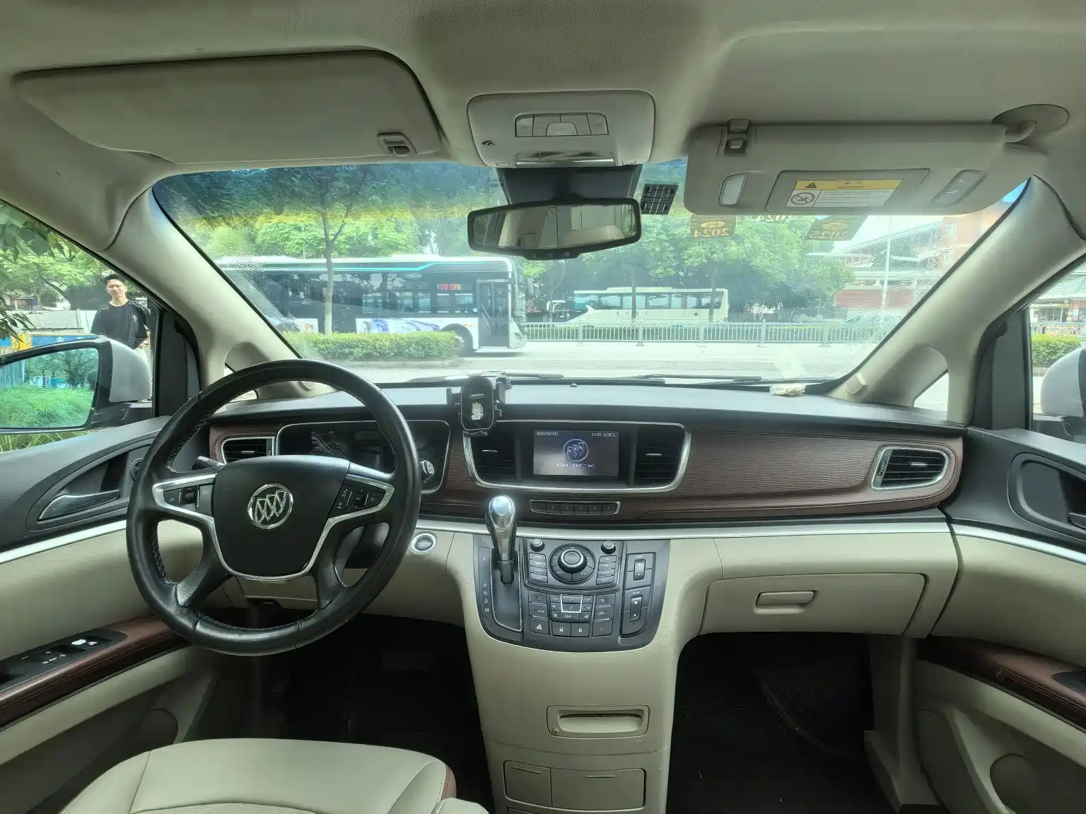 Фото 14 - Buick GL8