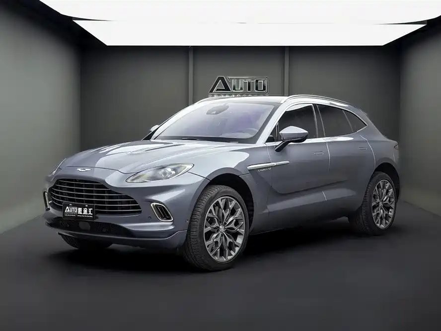 ASTON MARTIN DBX