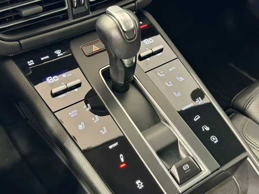 Porsche Macan 2023 Macan 2.0T фото 18