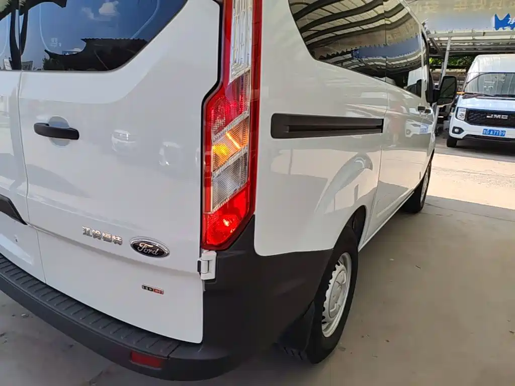 Ford Transit 2023 2019 2.0T Diesel Multi-Purpose Commercial Vehicle Short Wheelbase Low Roof 6-Seater China VI