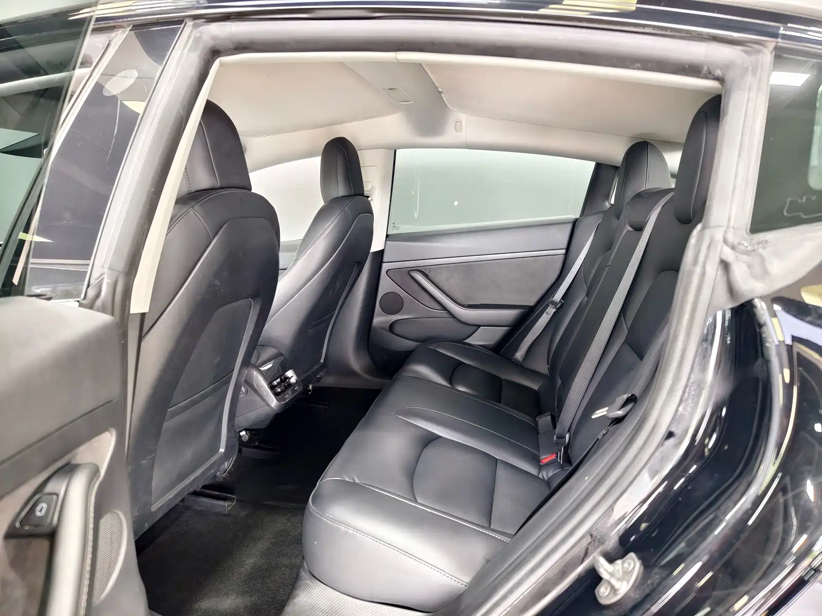 Фото 7 - Tesla Model 3