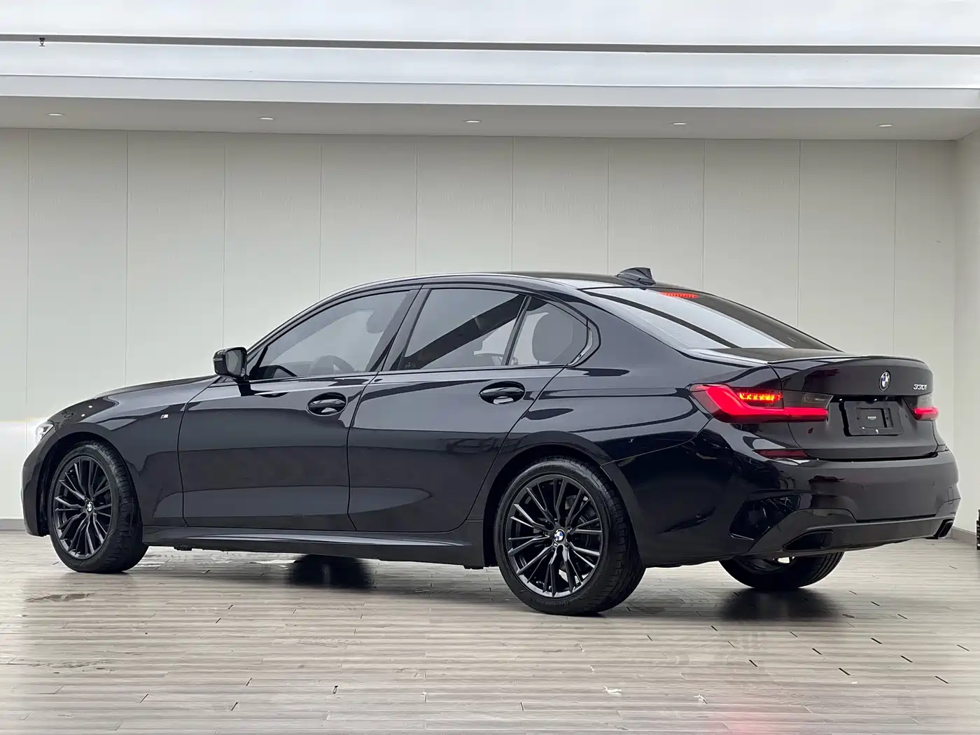 BMW 3 Series 2021 325i M Sport Night Edition фото 23