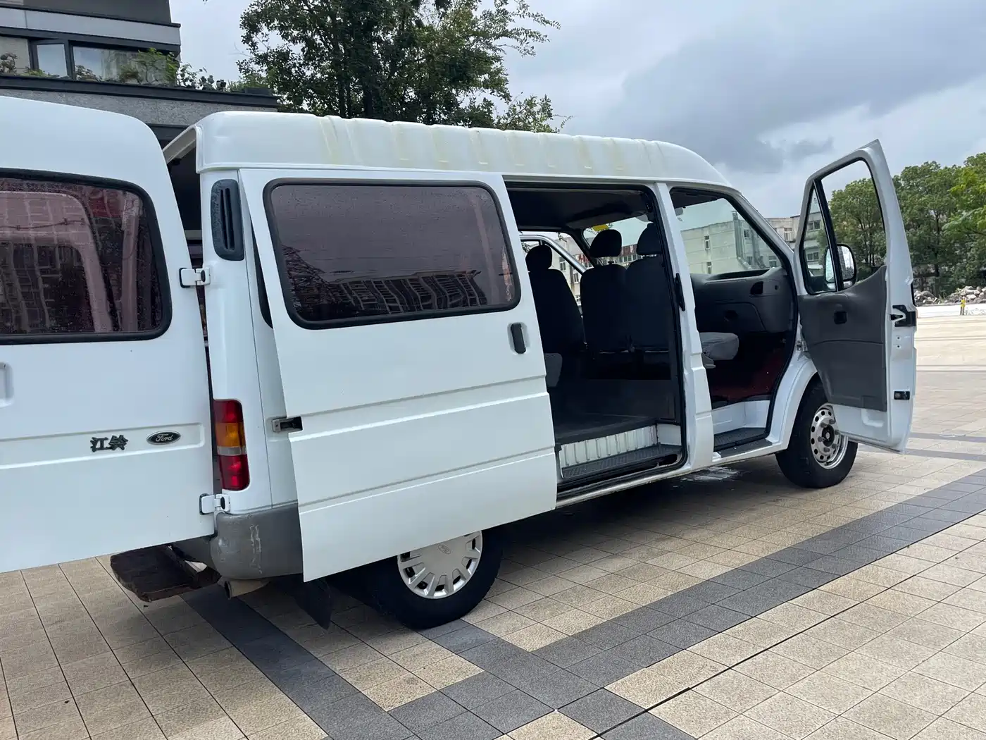 Ford Classic Transit 2016 2016 Model 2.8T Diesel Short Wheelbase 6-Seat Medium Roof Multi-Purpose Vehicle JX493ZLQ4