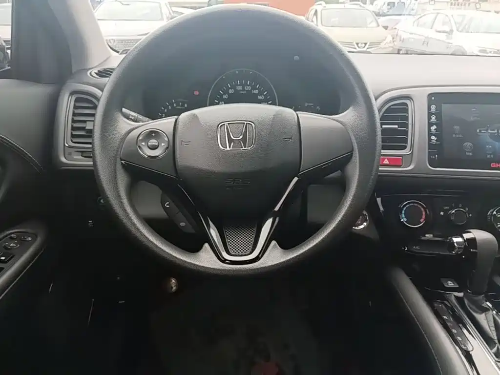 Фото 11 - Honda Vezel
