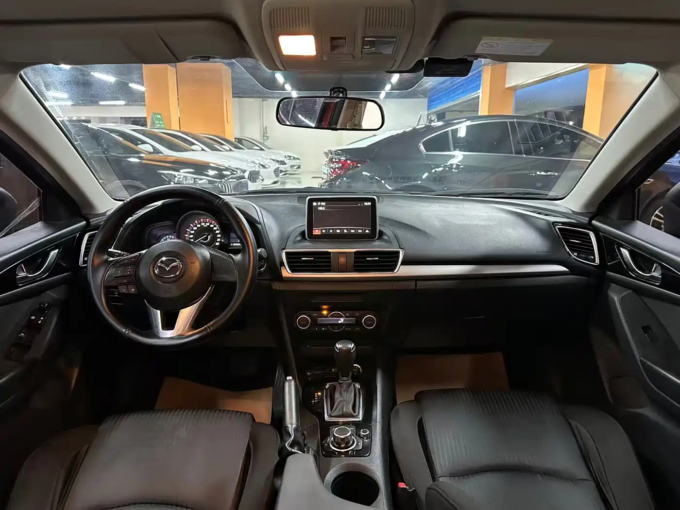 Фото 4 - Mazda Mazda 3