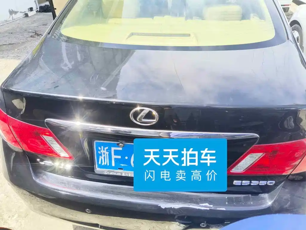 Photo 5 - Lexus ES